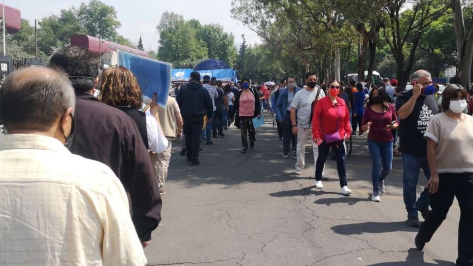 Pese a que hay un programa de citas, más personas de las esperadas llegaron a este punto