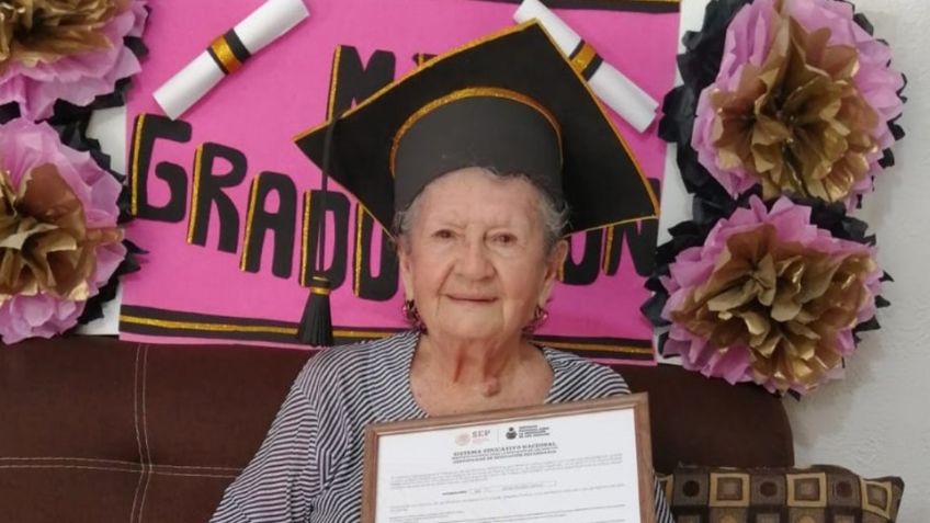 Abuelita de 90 años se gradúa de la secundaria y su historia se vuelve viral