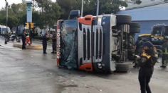 Camión de bomberos vuelca tras ser impactado por camioneta sobre calzada Vallejo