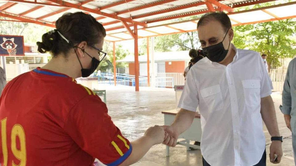 El político emitió su voto en Sonora