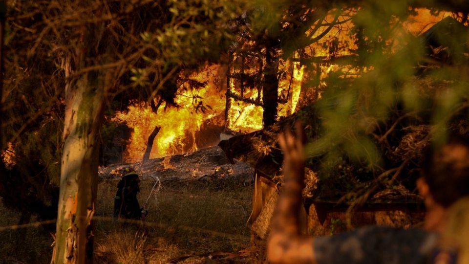 GRECIA. Autoridades combaten un nuevo incendio en menos de una semana. Foto: AFP