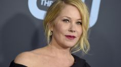 ¿Qué es la esclerosis múltiple? Enfermedad que tienen famosas como Cristina Applegate y Selma Blair