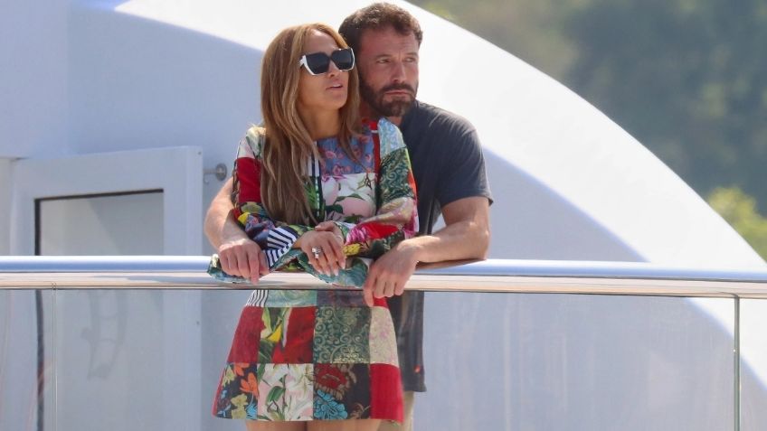 ¡Bennifer va viento en popa! JLo y Ben Affleck disfrutan de un día en la playa con su amigo Matt Damon