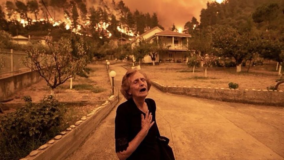 Los habitantes de Grecia lo están perdiendo todo. Foto: Kostas Tsakalidis.