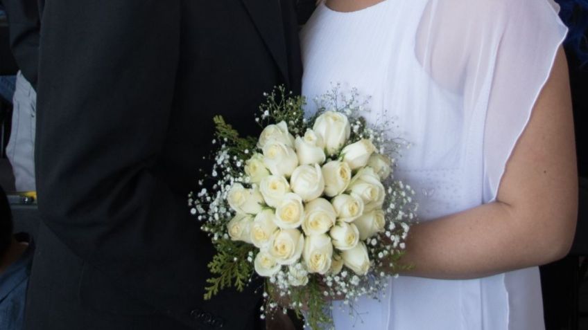 Pareja celebra boda de manera virtual después de que el novio se contagió de Covid-19: VIDEO