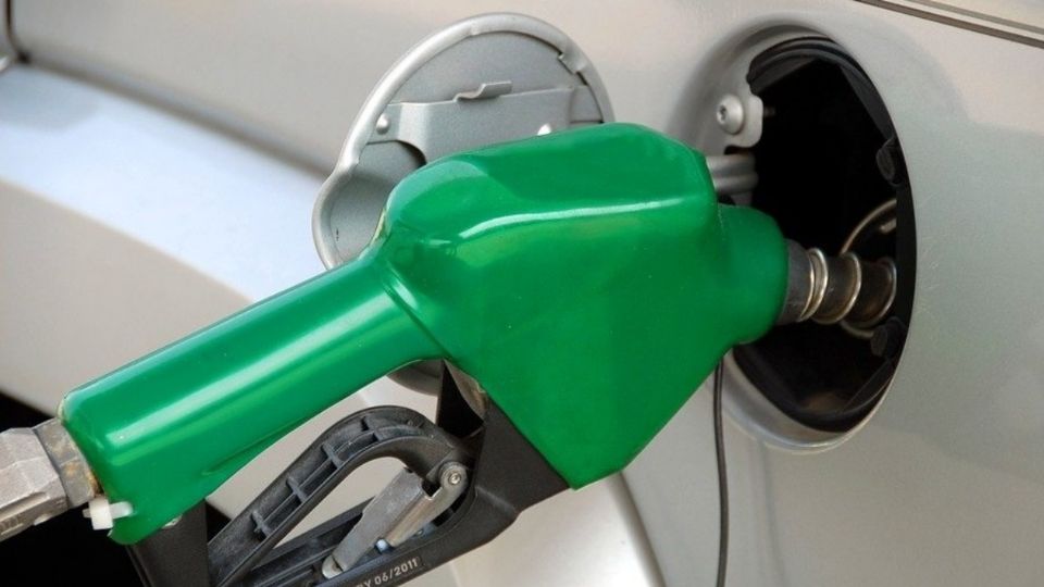 Imagen ilustrativa de surtidor de gasolina. Foto: Cuartoscuro