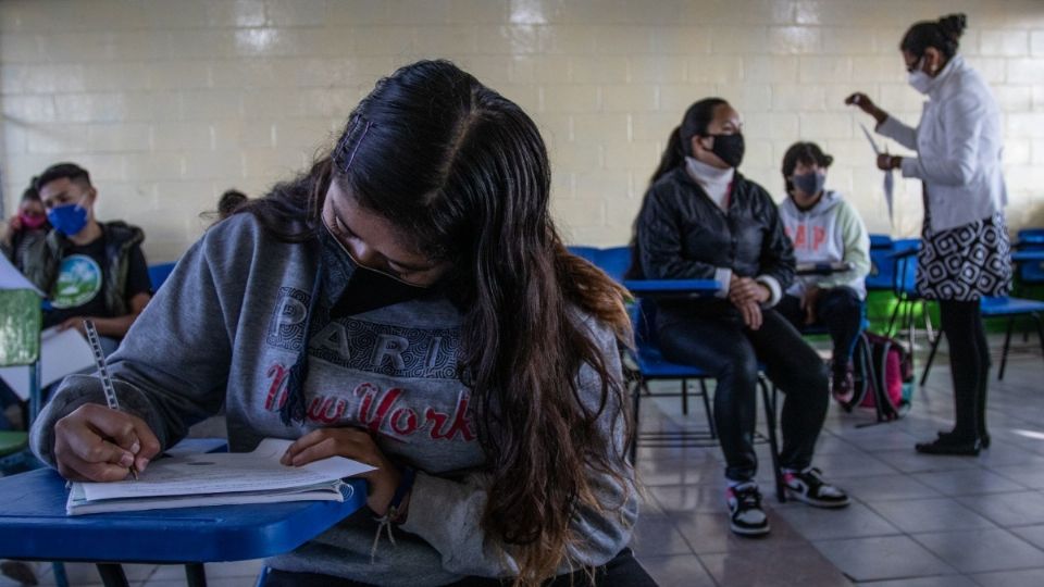 El protocolo de ingreso a la escuela establece tres filtros; el de salud en casa, el de la escuela y en el salón de clases. FOTO: Cuartoscuro