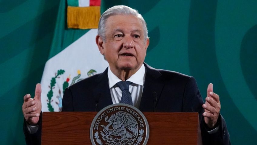 AMLO recuerda a Carlos Mosiváis al ritmo de "Los Caminos de la Vida" en La Mañanera