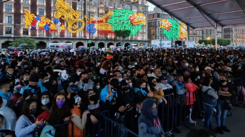 Inauguración del Huey-Teocalli, maqueta monumental en el Zócalo, causa aglomeraciones: VIDEOS