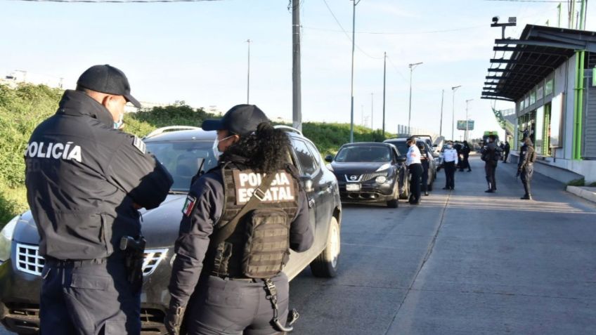 Automovilista invade carril del Mexibús y atropella a una persona: VIDEO