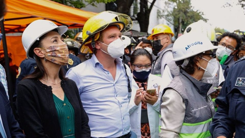 Claudia Sheinbaum, jefa de Gobierno de la CDMX, y Santiago Taboada, alcalde de BJ, en el lugar de la explosión. Foto: Cuartoscuro