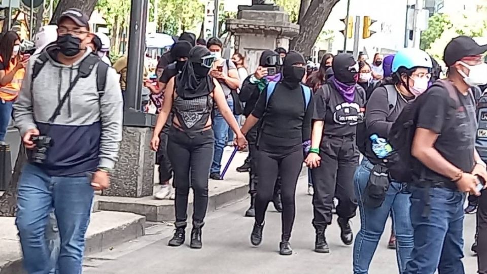 Atienden a tres mujeres lastimadas tras la manifestación (Foto: Especial)