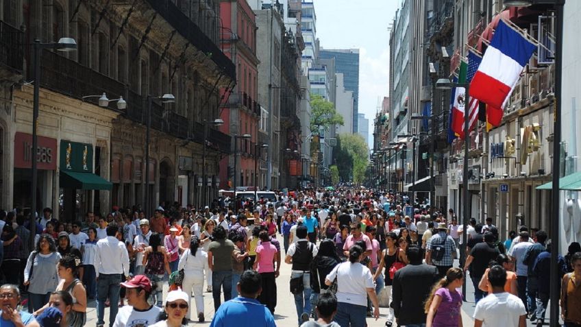 Multa para quien fume en la calle Madero del Centro Histórico CDMX