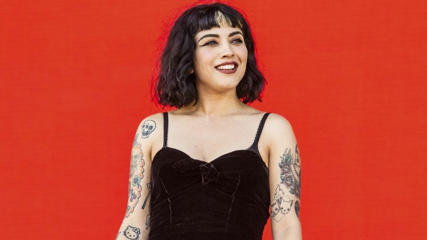 Mon Laferte comparte FOTO mostrando su vientre de 5 meses, pero sin ropa y desata comentarios en redes