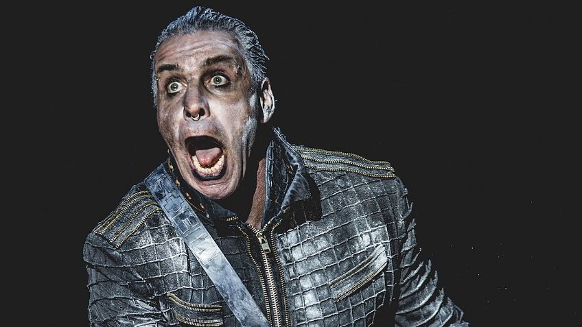 Museo acusa a Till Lindemann, vocalista de Rammstein de vender arte de manera ilegal