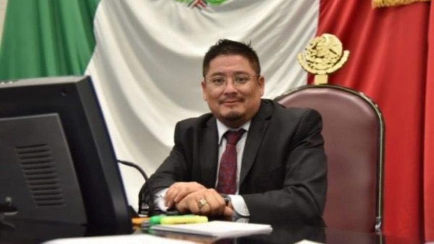 Diputado de Morena propone invadir España y propone a AMLO como "monarca"