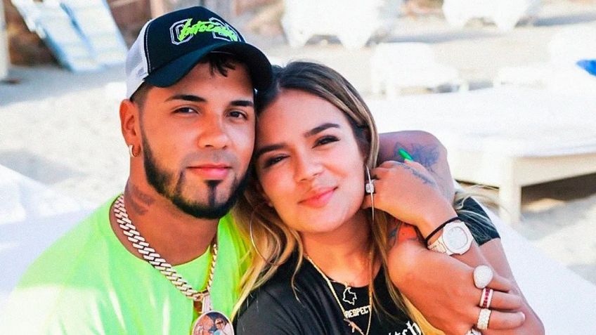 En pleno concierto, Anuel pide a Karol G que regrese con él y le dedica una canción