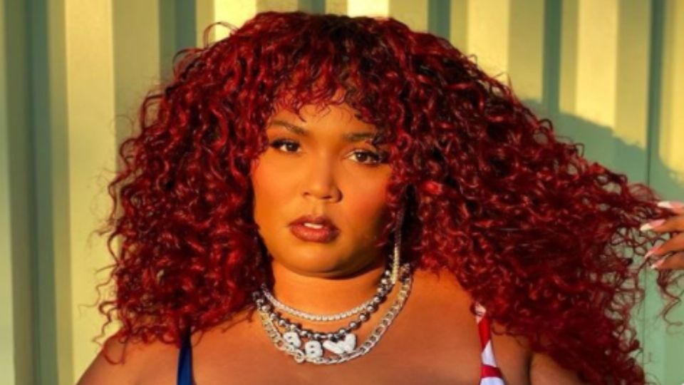 Facebook cierra cuentas que lanzaron comentarios ofensivos a la cantante Lizzo. Foto: Instagram @lizzobeeating