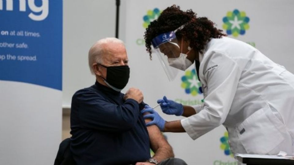 Biden y su esposa se aplicarán una tercera dosis de la vacuna antiCovid Foto: AP