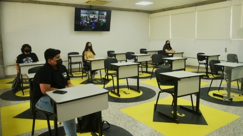 Universitarios de Monterrey vuelven a clases presenciales