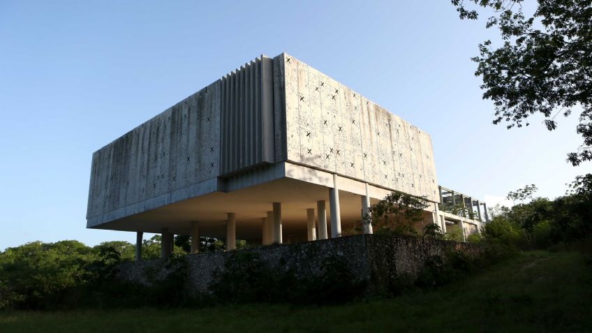 Palacio Fallido; elefante perdido en la selva Maya