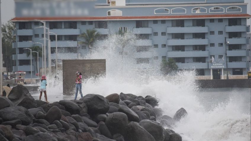 Hilary se intensifica a huracán categoría 3, afecta Guerrero, Colima y Jalisco