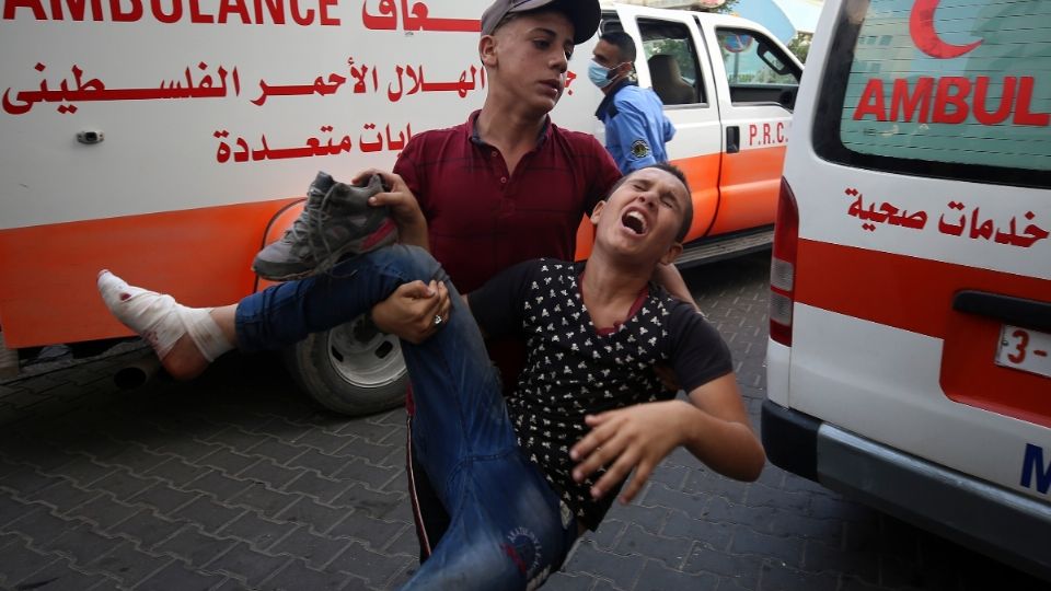 VIOLENCIA. Manifestantes heridos, tras respuesta israelí. Foto: AP