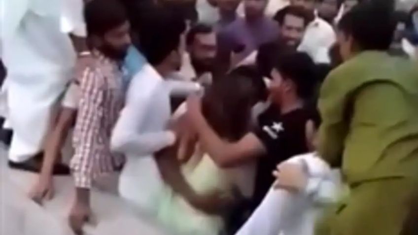 ¡Indignante! Más de 400 hombres agreden sexualmente a Tiktoker en plaza pública de Pakistán