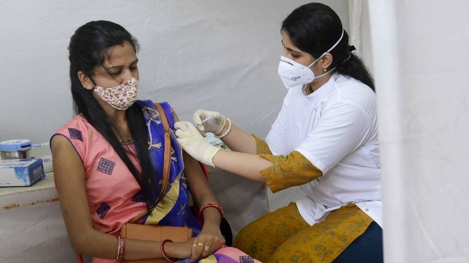 La vacuna ZyCov-D previno el contagio sintomático del 66 por ciento de las personas inoculadas. Foto: AFP