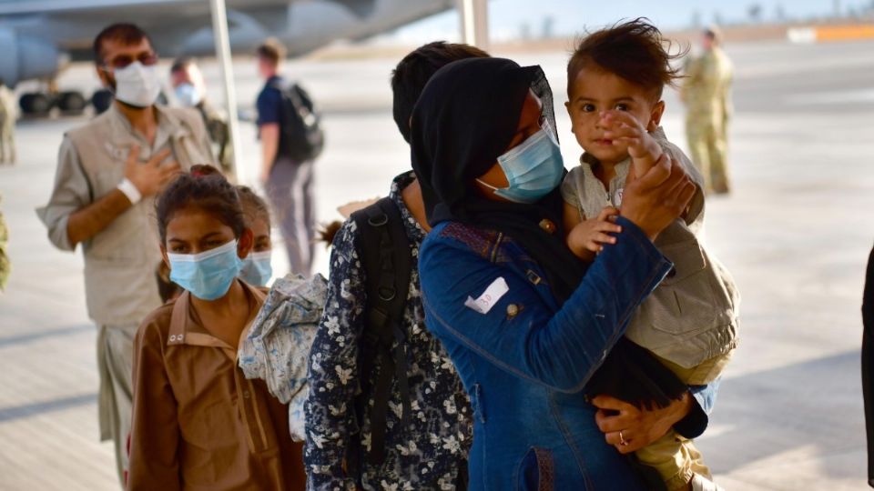 La crisis humanitaria en Afganistán tiene como principales víctimas a infantes y mujeres. Foto: AP