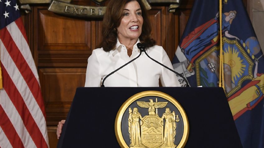 Hochul se queda al frente del gobierno de Nueva York tras renuncia de Cuomo