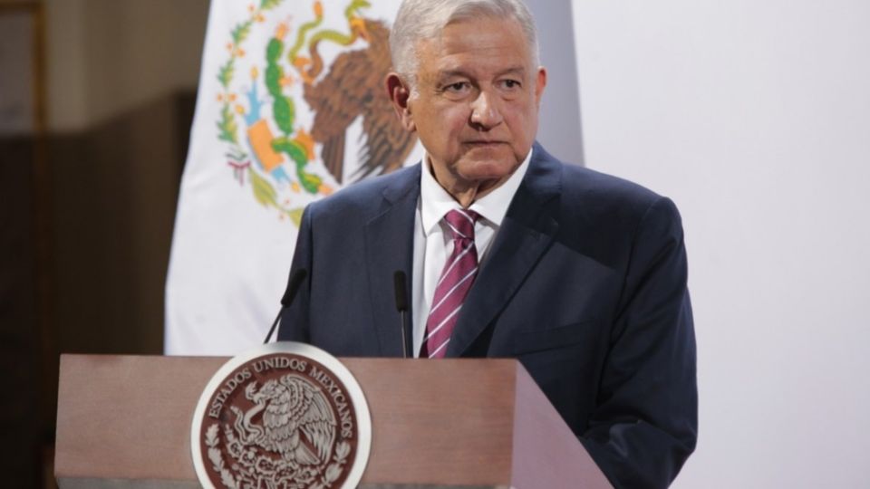 El presidente Andrés Manuel López Obrador asegura que en su gobierno se persigue a funcionarios de los gobierno actuales y de los anteriores
