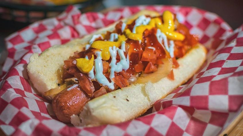 Comió 19,000 hot dogs a lo largo de su vida: un estudio reveló los terribles daños a su salud