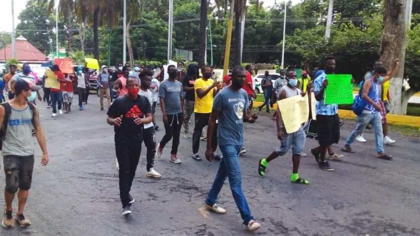 Migrantes en Tapachula se manifiestan por tercer día seguido