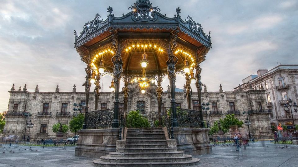 Quisco de Plaza de Armas en Gudalajara. Flickr Raúl Macias