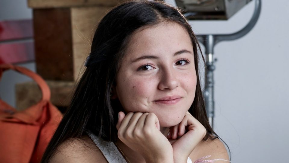 María Hanneman tiene 15 años y ha destacado como una de las mejores pianistas. Foto: Instagram