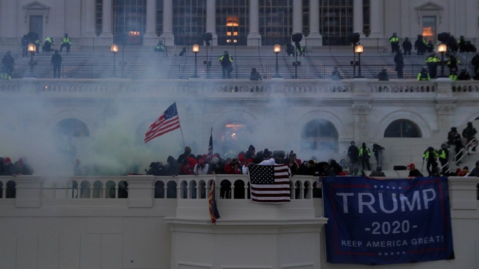 Lo señalan por incitar el ataque al congreso, que derivó en lesiones y muertes. Foto: Reuters
