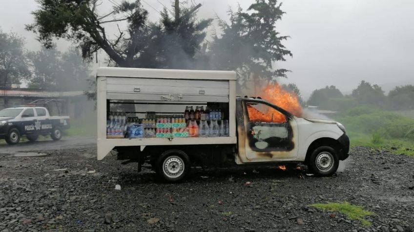 Comuneros incendian vehículo en apoyo a maestros de la CNTE Michoacán