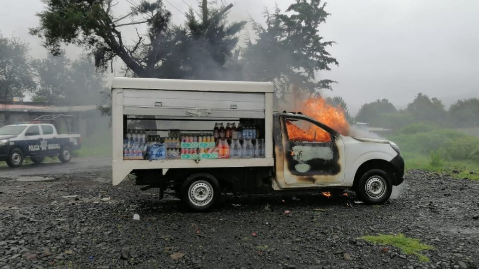 Los pobladores de Arantepacua lanzaron consignas en las que amagaron con que, 'si no hay solución, habrá quemazón'  Foto: Especial