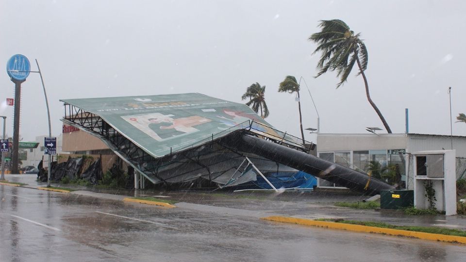 Autoridades evacuaron 30 comunidades de 3 municipios. Se reportan daños carreteros. Foto: Reuters
