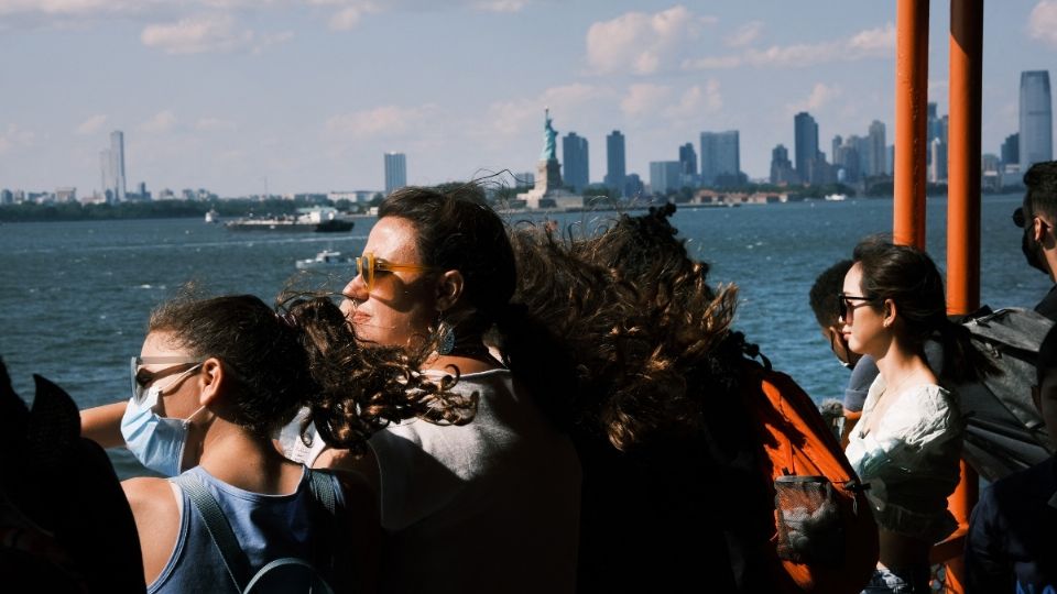 Nueva York exigirá certificado de vacunación para entrar a restaurantes. Foto: AFP