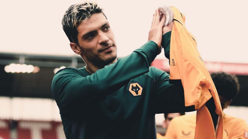 El delantero mexicano listo para su regreso a las canchas | Twitter @Wolves.