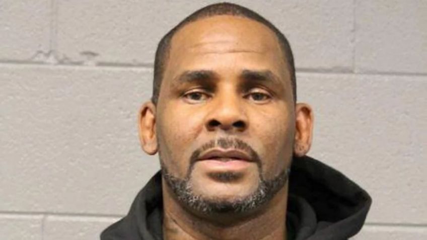 R. Kelly: Hombre acusa al cantante de abusar sexualmente de él cuando era menor de edad