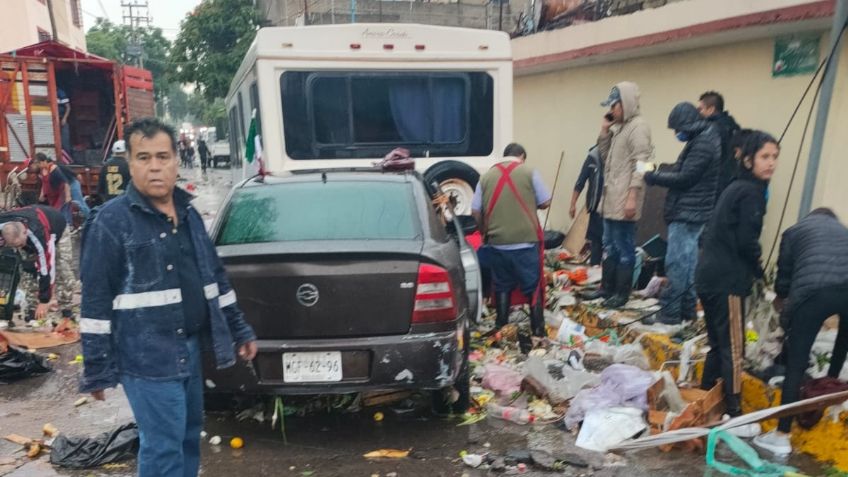 Rescatan en Tlalnepantla a 6 personas que fueron arrastradas por la corriente