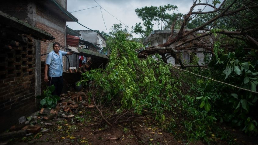 Huracán Nora daña más de mil viviendas en su paso por Jalisco