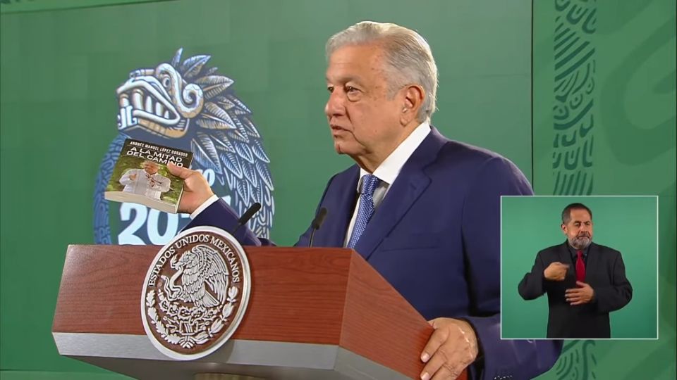 López Obrador recomendó su nuevo libro a sus adversarios 
FOTO: YouTube