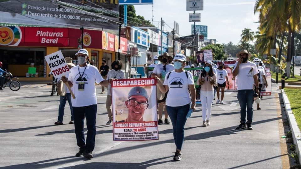 Cientos de personas marcharon por mil 700 colimenses desaparecidos. Foto: Especial