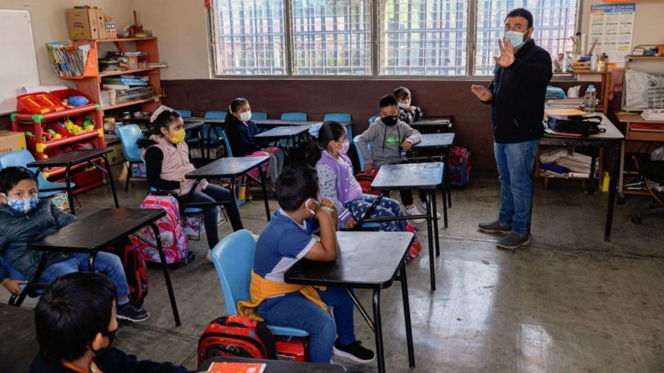 Muchos niños aún tomas clases a distancia. Foto: Cuartoscuro