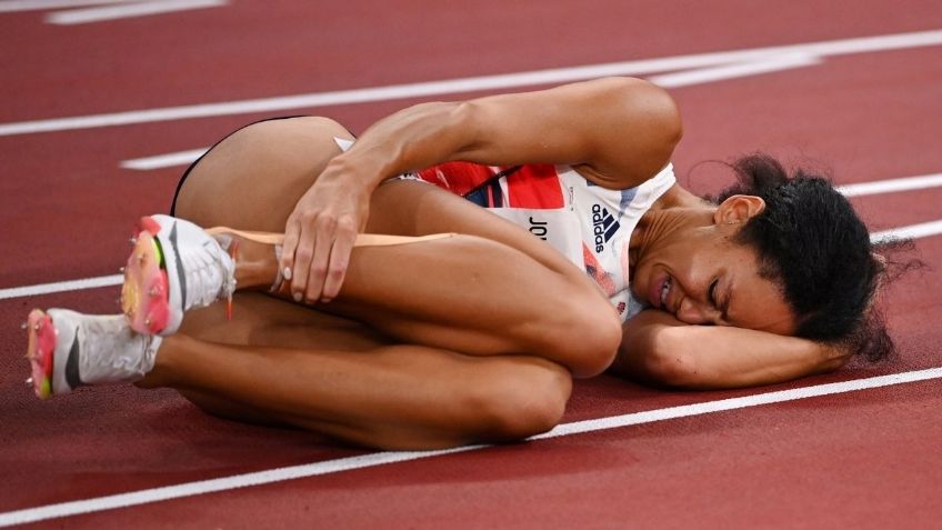 Tokio 2020: Atleta se lesiona en carrera; se niega a ser atendida para llegar a la meta | VIDEO