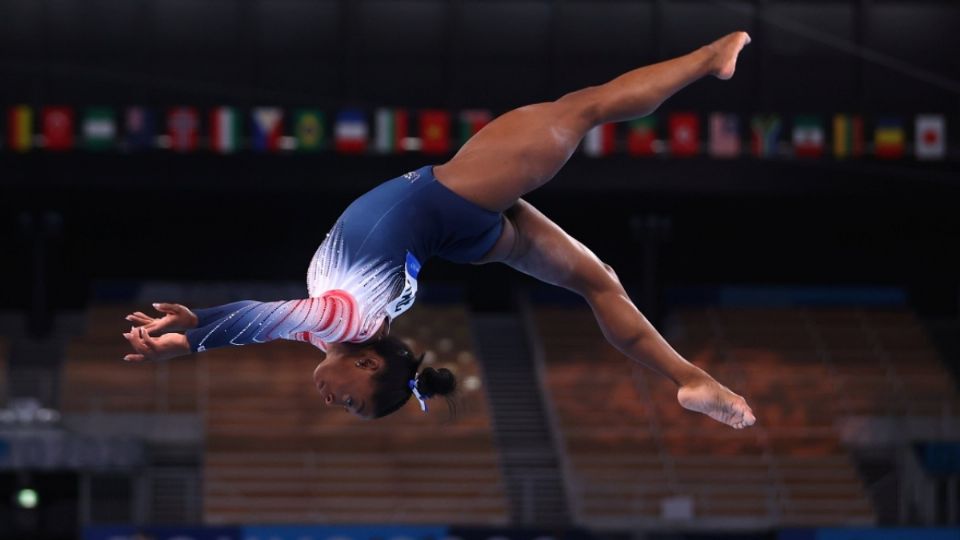 Simone Biles se ha convertido en una promotora de la salud mental durante estos Juegos Olímpicos. Foto: Twitter @ajplusespanol